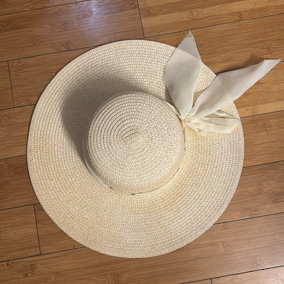 Wide Brim Cream Hat - Picture 2 of 6